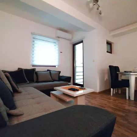 Malevilla Apartman *
